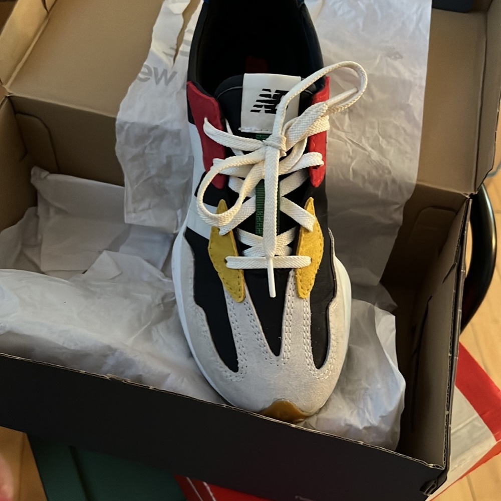 New Balance - Picture 3 of 5